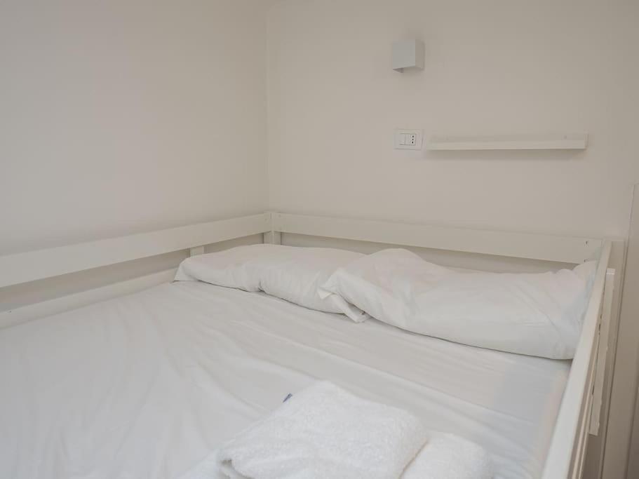 Youhosty - Accademia 53 Quinto Apartment Milan Bagian luar foto