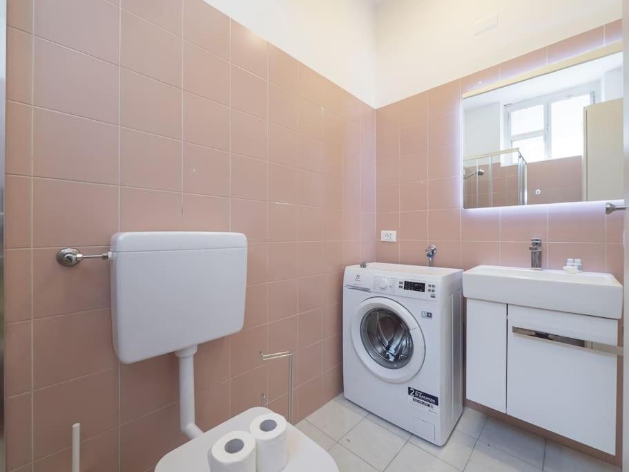 Youhosty - Accademia 53 Quinto Apartment Milan Bagian luar foto