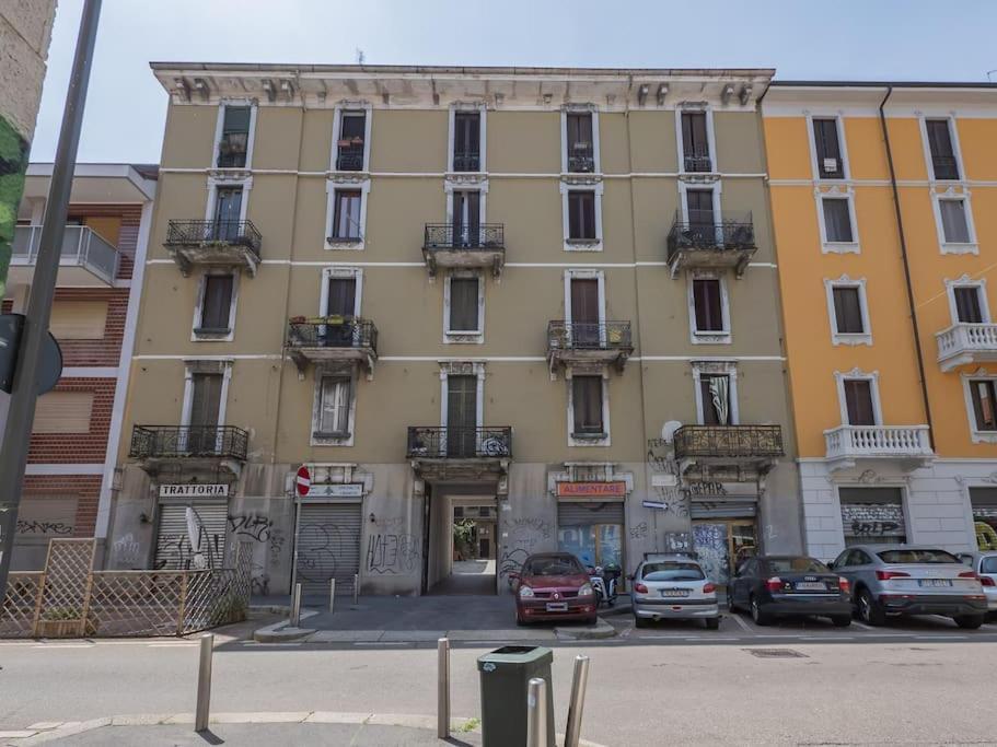 Youhosty - Accademia 53 Quinto Apartment Milan Bagian luar foto