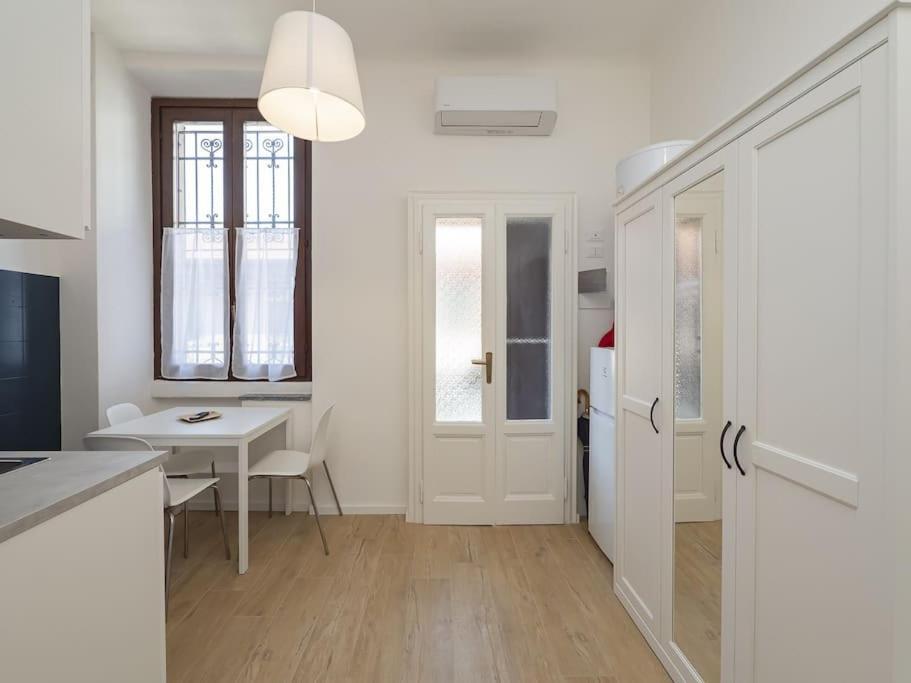 Youhosty - Accademia 53 Quinto Apartment Milan Bagian luar foto